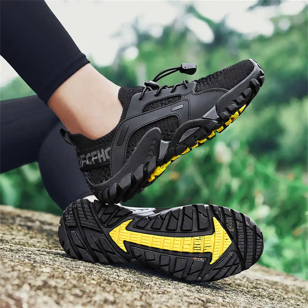 Street Fashion In Vietnam - Mocassins de randonnée pour hommes, chaussures