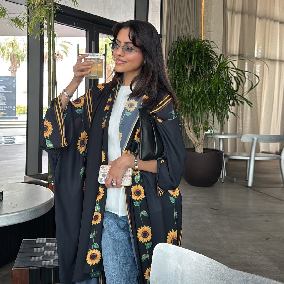 Robe cardigan Dubaï avec foula - Street Fashion Dubai avis et prix
