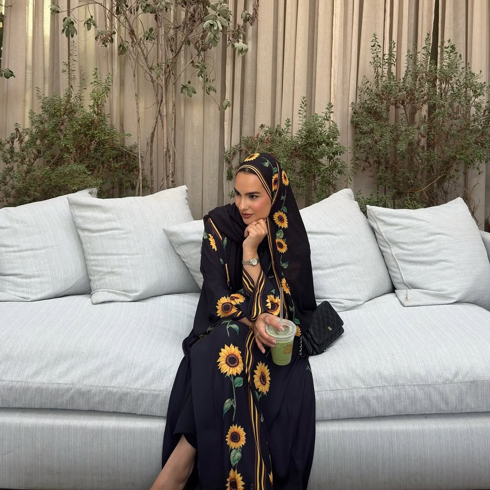 Robe cardigan Dubaï avec foula - Street Fashion Dubai avis et prix