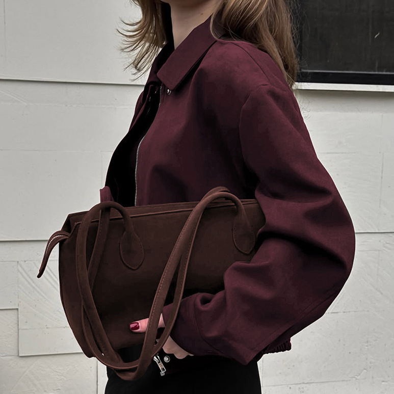 Automne hiver 2025 vin rouge J - Street Fashion Fall 2025 avis et prix