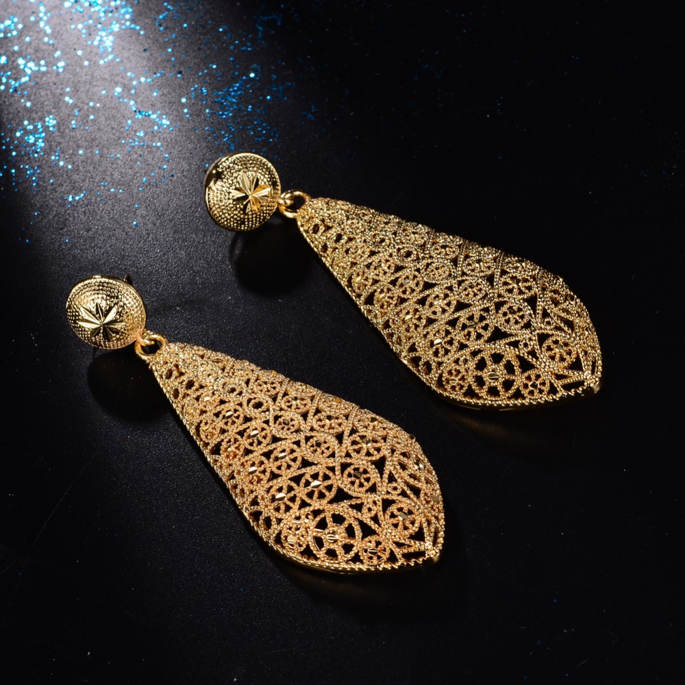Boucles d'oreilles tendance Du - Street Fashion Dubai avis et prix
